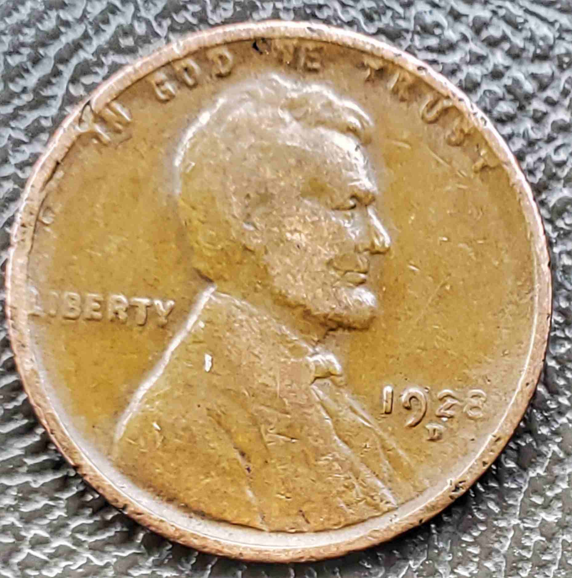 1928-D-LWC...alot-Going-On.-I